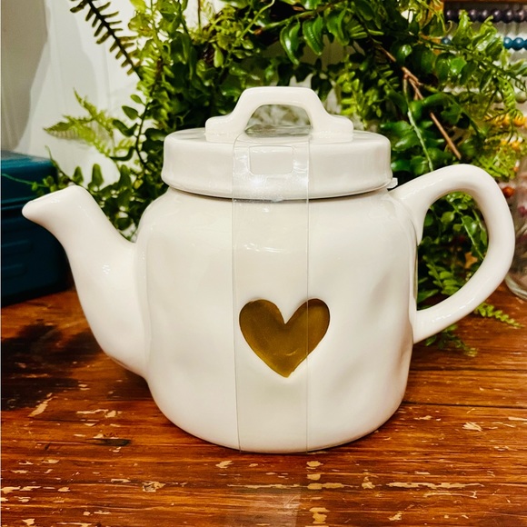 Cute Gold Heart Tea Pot - Picture 3 of 4